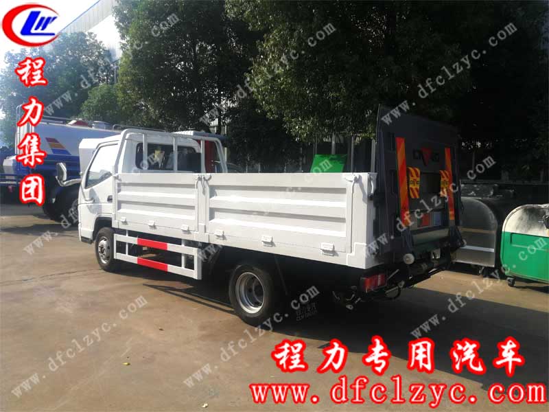 程力集團(tuán)國六唐駿歐鈴?fù)把b垃圾車，裝配液壓尾板，車廂可選裝側(cè)翻欄板，方便空桶搬運(yùn)