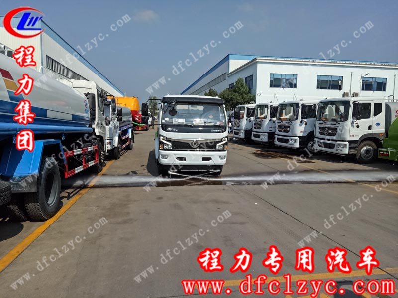 湖北程力集團東風(fēng)福瑞卡灑水車